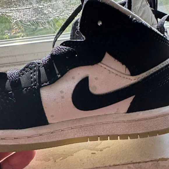 Jordan Black and White High-Tops - Picture 3 of 13